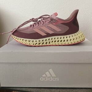 Adidas 4DFWD women’s size 7.5 Brand New Never Worn!